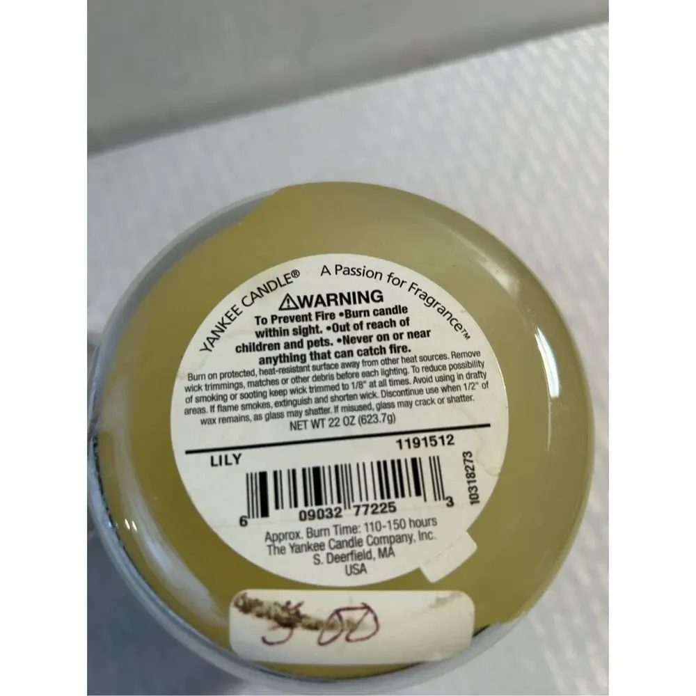Yankee Candle Encore Collection Candle Lily 22 oz. like‎ new.